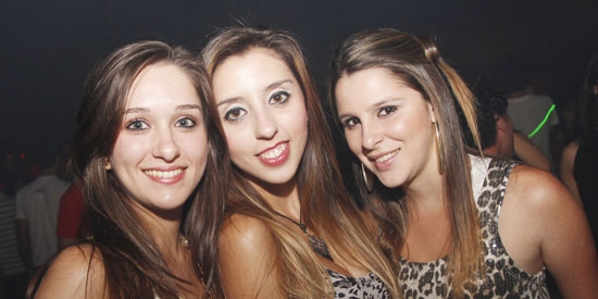 Jaciara Rosa, Layssa Maia e Mayna Lemos em balada universitária